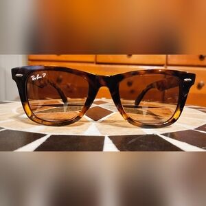 RAY-BAN Wayfarer light Turtle frames w light brown lens unisex great condition